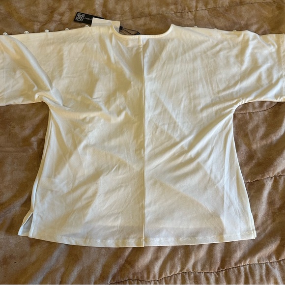 Cable & Gauge Cream V-Neck Short Sleeve Top - Picture 6 of 8